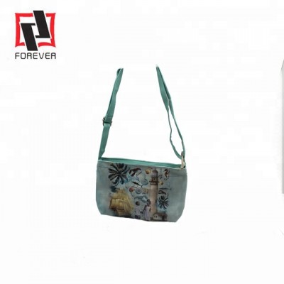 Portable lady travel hand bag with cosmetics or accessory